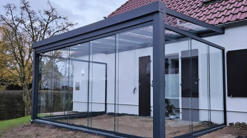 Glazen schuifwand overkapping